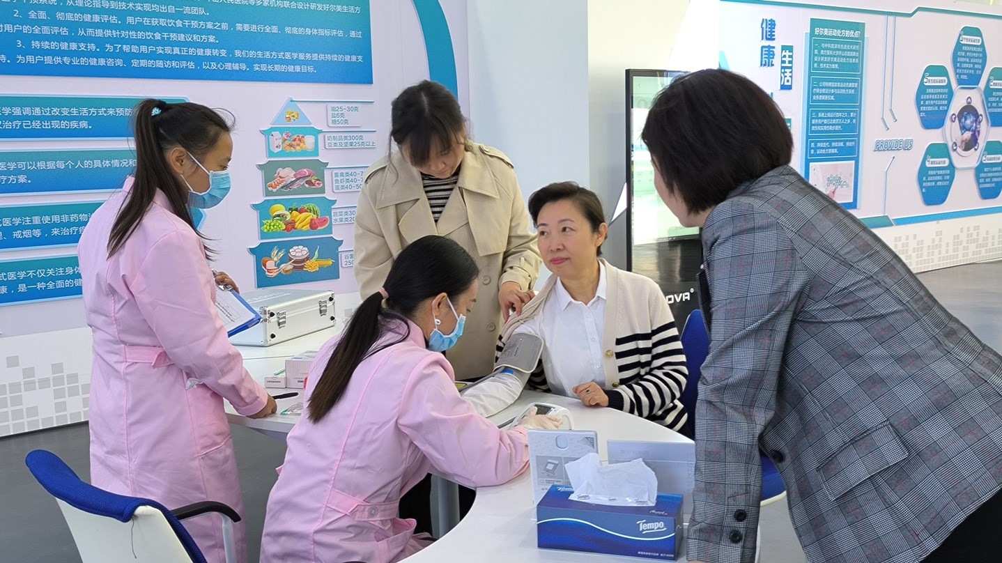 2023年10月20日，市政協(xié)主席劉彤到公司調(diào)研